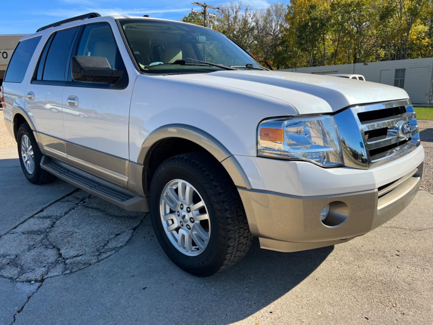 2013 White /Tan Ford Expedition XLT W/Leather (1FMJU1H58DE) with an 5.4 V8 engine, Automatic transmission, located at 4520 Airline Hwy, Baton Rouge, LA, 70805, (225) 357-1497, 30.509325, -91.145432 - 2013 Ford Expedition XLT 146K Miles, 5.4 V8, Leather Seats, 7 Passenger Seating, Sunroof, Power Windows, Locks, Mirrors & Seat, Cold A/C, Tow Pkg. NO IN HOUSE FINANCING. FOR INFO PLEASE CONTACT JEFF AT 225 357-1497 CHECK OUT OUR A+ RATING WITH THE BETTER BUSINESS BUREAU WE HAVE BEEN A FAMILY OWNED A - Photo#3